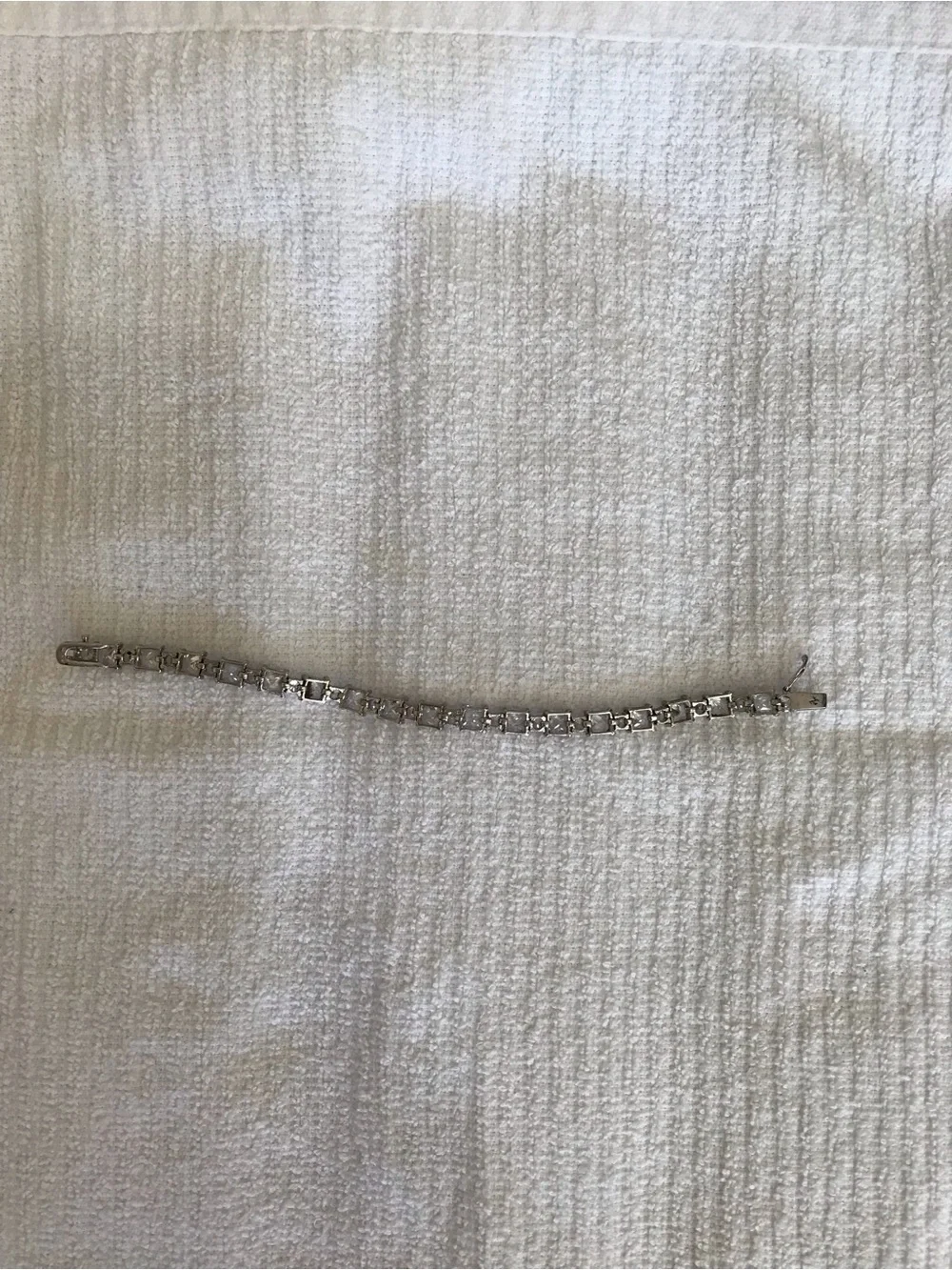 Beautiful sparkling Crystal Tennis Bracelet - Silver